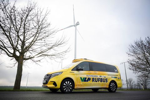 Der autonome Rufbus wird in Kürze im Raum Hagenow getestet. Foto: Philip Dulian/dpa