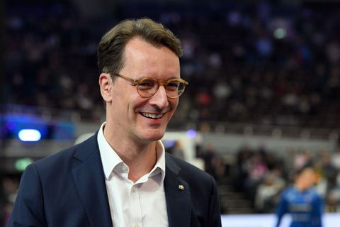 Nordrhein-Westfalens Ministerpräsident Hendrik Wüst (CDU) ist begeistert über die Frauen-Fußball-EM 2029 in Deutschland. (Archiv