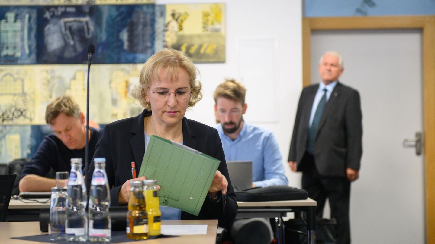 Stellt sich vor ihre Kollegen: LKA-Direktorin Birgit Specht. (Archivbild) Foto: Klaus-Dietmar Gabbert/dpa