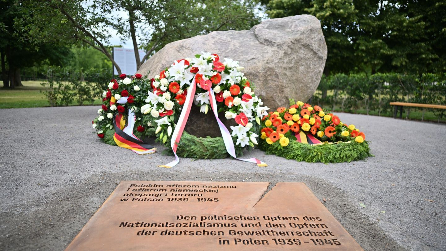 Das temporäre Denkmal soll ersetzt werden durch eine Gedenkstätte. (Archivbild) Foto: Sebastian Christoph Gollnow/dpa
