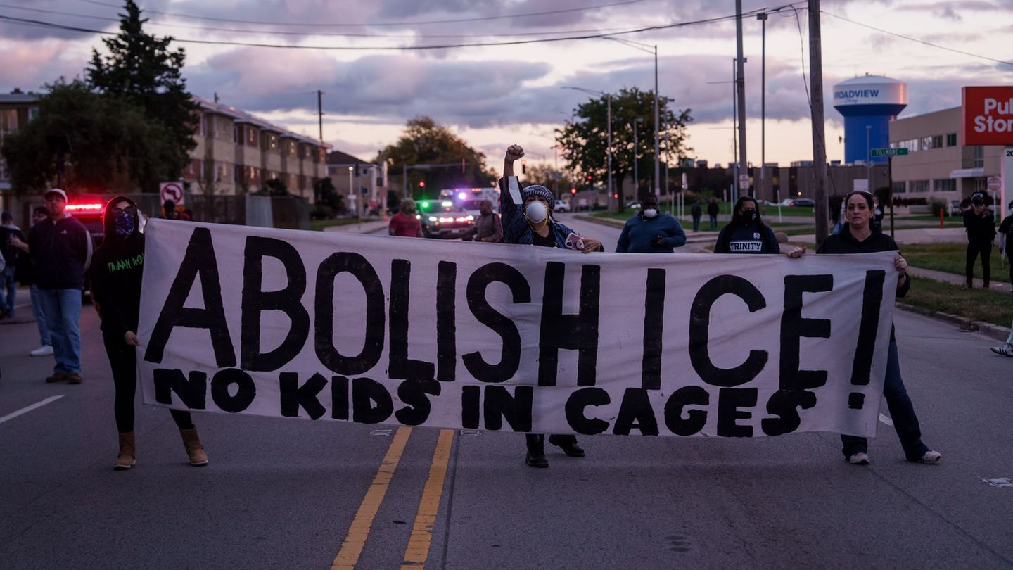 Einsätze gegen Migranten unter Trump haben bereits in mehreren US-Städten für Proteste gesorgt - etwa in und um Chicago. (Archiv