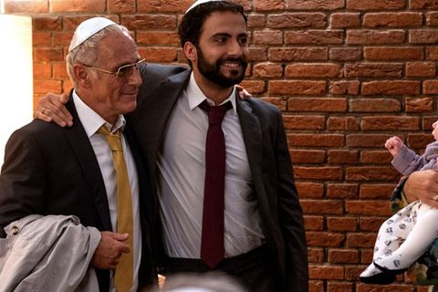 "Schattenmord: Unter Feinden": Rabbiner Samuel Rivkin (Garry Fischmann) begleitet Oberstaatsanwalt Frank Leuw (Dani Levy, l.)
