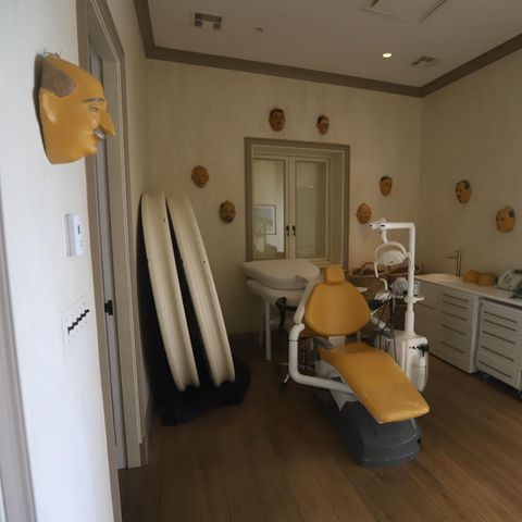 Dieses Foto, veröffentlicht von den Demokraten im Aufsichtsausschuss des Repräsentantenhauses, zeigt offenbar einen Zahnarzt-Raum in Jeffrey Epsteins Anwesen