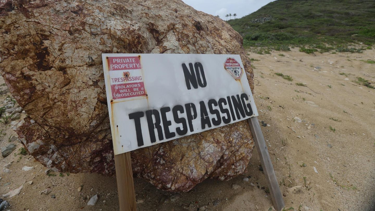 Privat, Betreten verboten: Ein Schild weist darauf hin, dass es sich um eine Privatinsel handelt