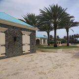 Es sieht aus wie ein Luxus-Ressort: Dieses von den Demokraten im Aufsichtsausschuss des Repräsentantenhauses veröffentlichte Foto soll eine Außenaufnahme von Epsteins Anwesen zeigen