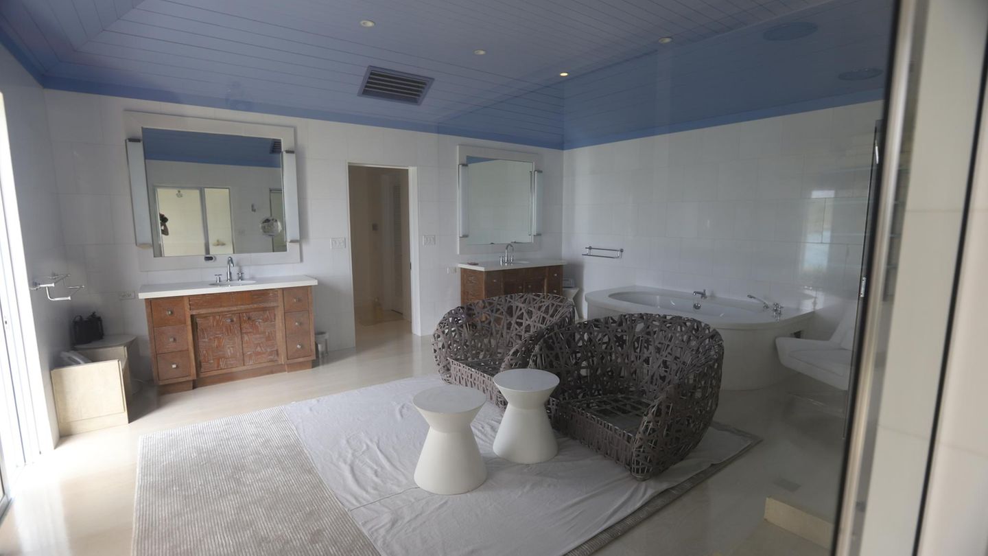 Diese Aufnahme soll ein Badezimmer im Epstein-Anwesen auf den US-Jungferninseln zeigen