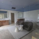 Diese Aufnahme soll ein Badezimmer im Epstein-Anwesen auf den US-Jungferninseln zeigen