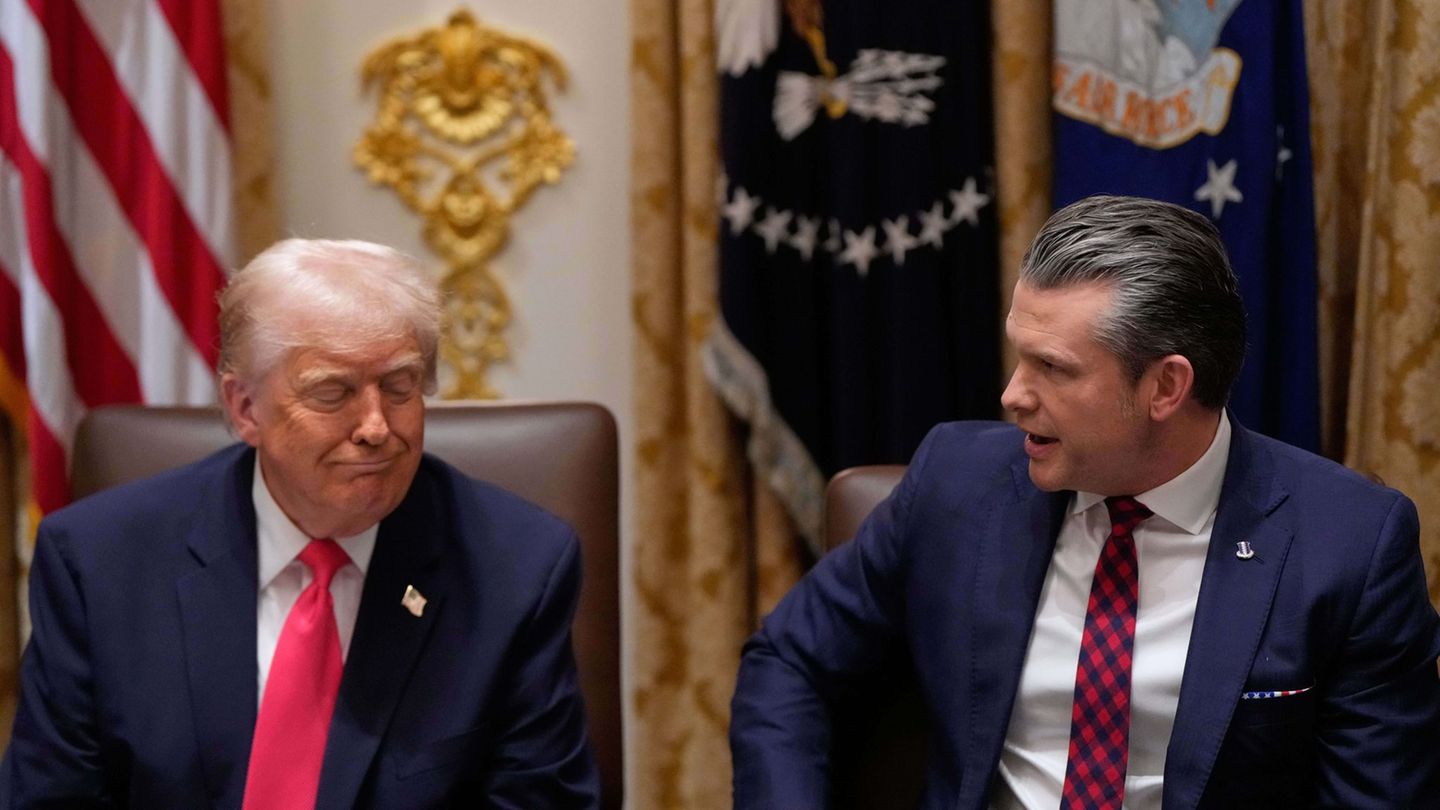 Wird Pentagon-Chef Hegseth zunehmend zur innenpolitischen Belastung für Präsident Trump? (Archivbild) Foto: Julia Demaree Nikhin