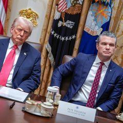 US-Präsident Donald Trump (l.) und sein (umstrittener) Mann im Pentagon: Pete Hegseth