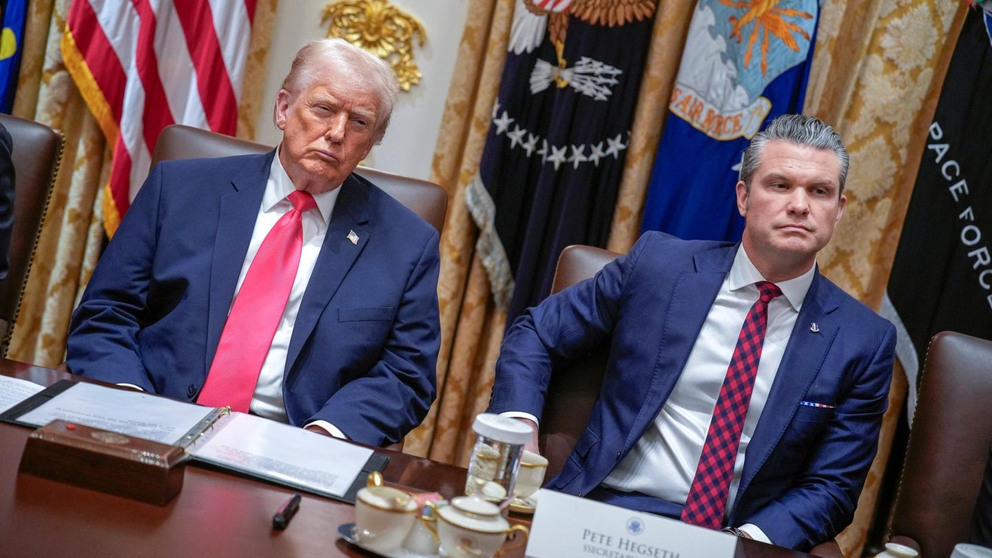 US-Präsident Donald Trump (l.) und sein (umstrittener) Mann im Pentagon: Pete Hegseth