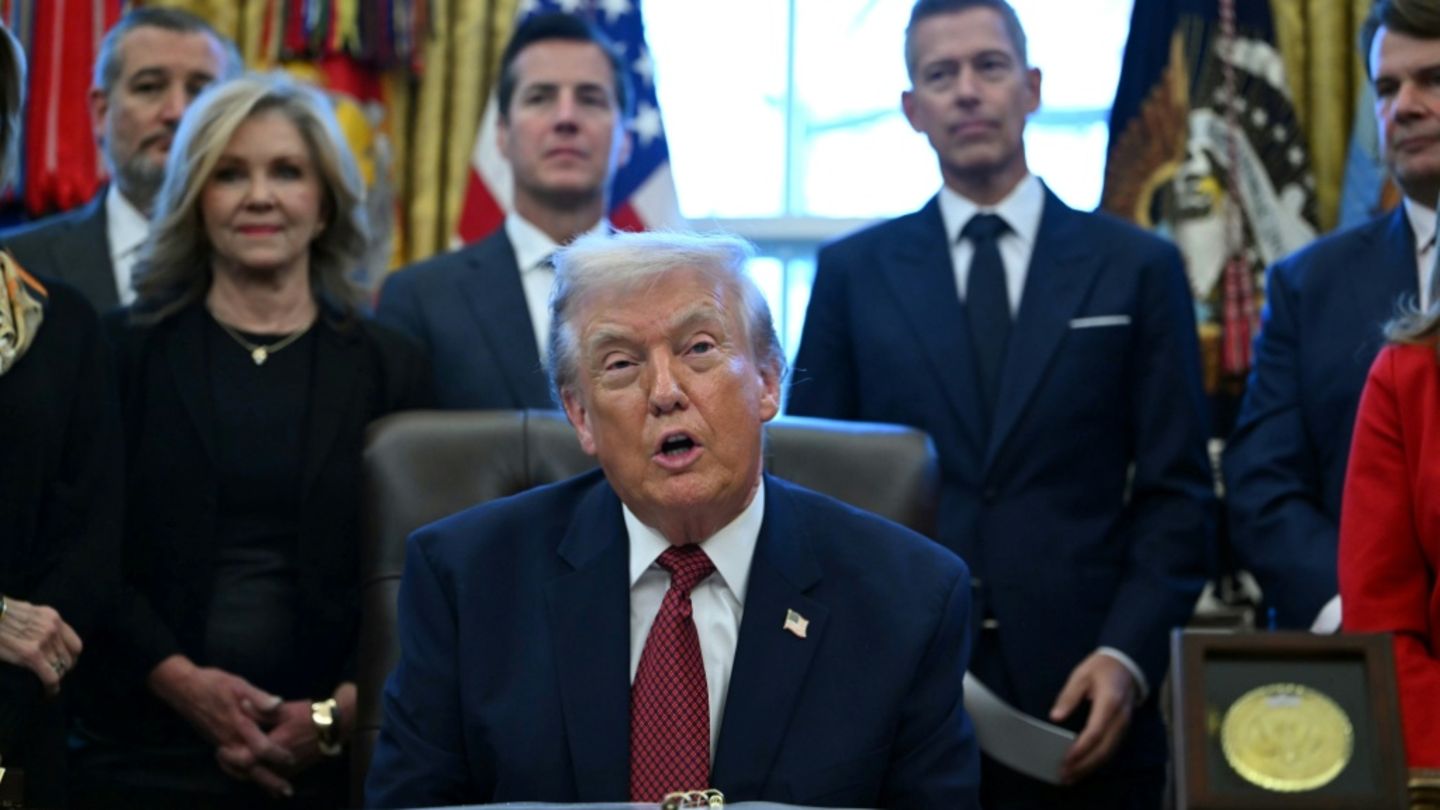 Trump mit Vertretern der Autobranche