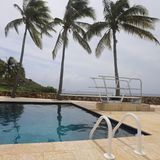 Swimmingpool samt Sprungbrett