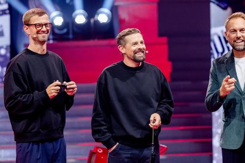 Joko Winterscheidt und Klaas Heufer-Umlauf mit Moderator Steven Gätjen (v.l.n.r.).