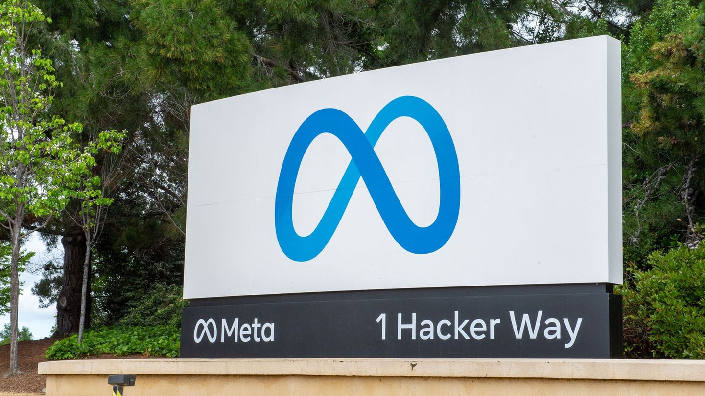 Meta setzt aktuell auf Brillen mit Kameras, die der KI mehr Informationen liefern sollen. (Archivbild) Foto: Andrej Sokolow/dpa