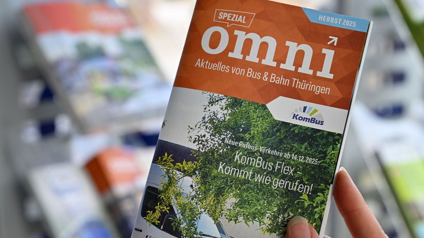 Infos zu dem neuen Angebot gibt es unter anderem in Flyern. Foto: Martin Schutt/dpa