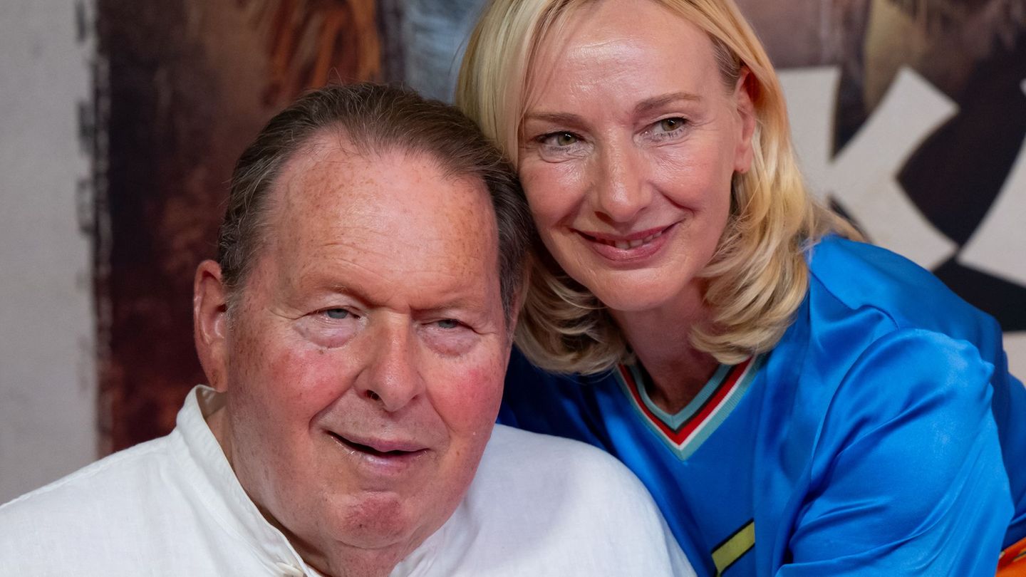 Kabarettist Ottfried Fischer, hier mit seiner Frau Simone, kann nach eigenen Worten mit Moderator Thomas Gottschalk mitfühlen. (