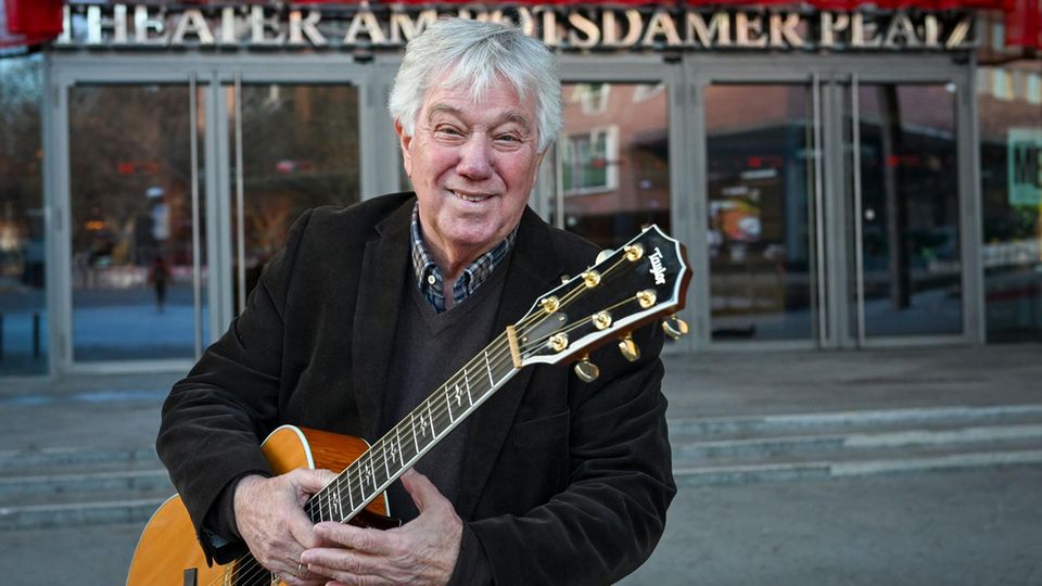 Rolf Zuckowski bekommt von Fans häufig Plätzchen geschenkt | STERN.de Rolf Zuckowski bekommt von Fans häufig Plätzchen geschenkt | STERN.de