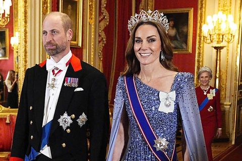 Funkelnder Auftritt von Prinzessin Kate an der Seite ihres Gatten Prinz William
