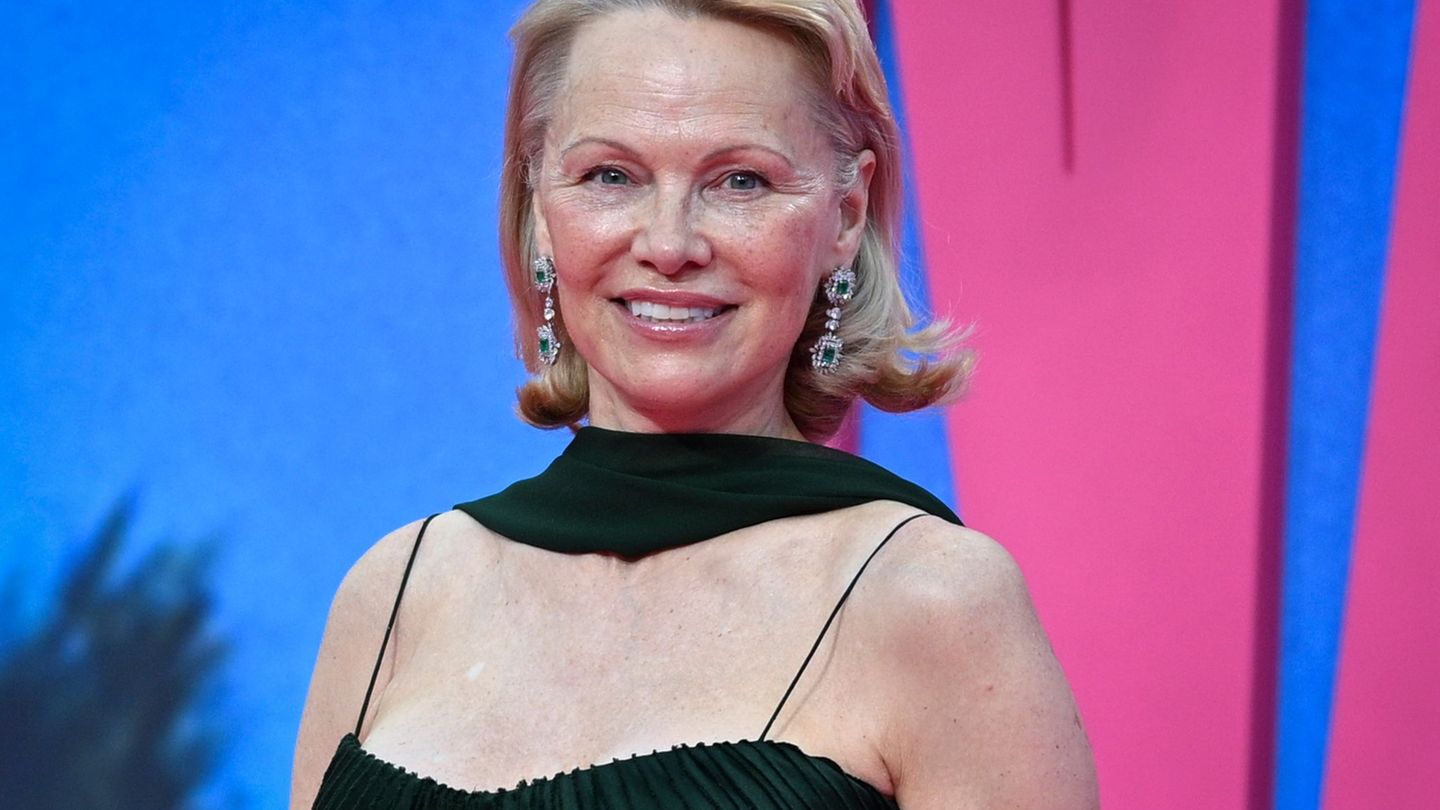 Schauspielerin Pamela Anderson wurde durch die 90er-Jahre-Serie "Baywatch" berühmt. (Archivbild) Foto: Jens Kalaene/dpa