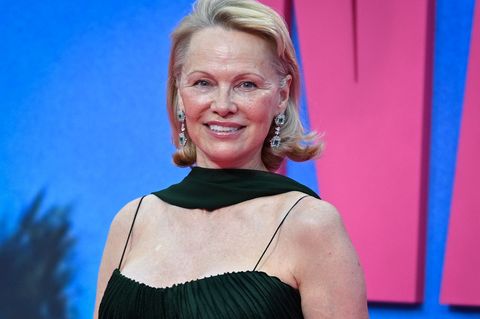 Schauspielerin Pamela Anderson wurde durch die 90er-Jahre-Serie "Baywatch" berühmt. (Archivbild) Foto: Jens Kalaene/dpa