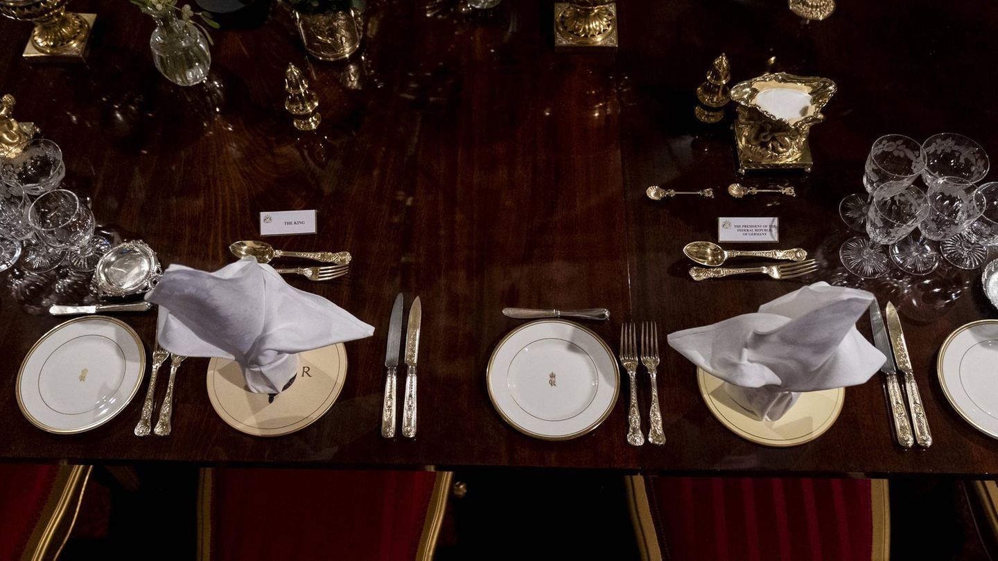 Festlich gedeckte Tafel im Schloss Windsor