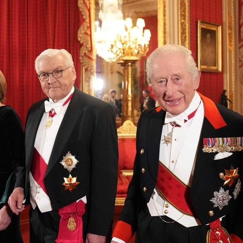 Der Bundespräsident und seine Ehefrau Elke überbrachten dem Königspaar einen Weihnachtspräsentkorb