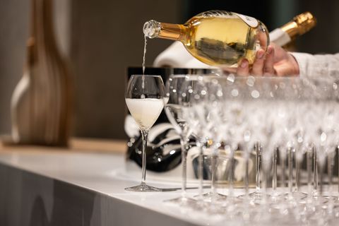 Die Zahl der Superreichen rund um den Globus hat binnen Jahresfrist um 8,8 Prozent zugelegt - ihr Vermögen stieg auf einen Rekor