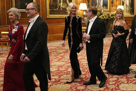 Claudia Schiffer (l.) unterhielt sich beim Staatsbankett angeregt mit Keir Starmer.