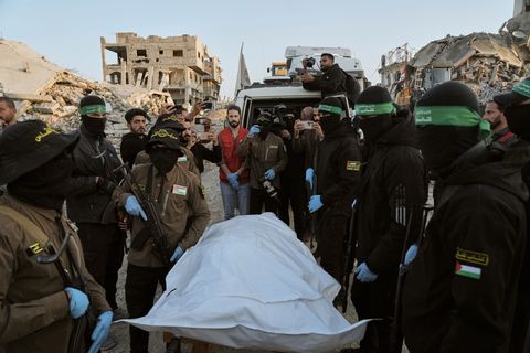 Die übergebene Leiche ist als die eines vermissten Thailänders identifiziert worden. (Archivbild) Foto: Jehad Alshrafi/AP/dpa