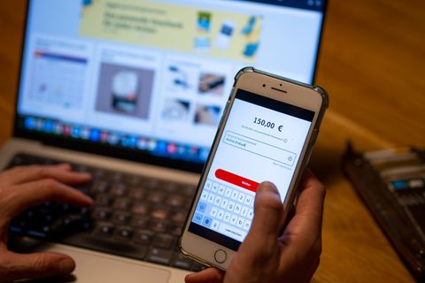 Auch die Verbreitung von Online-Banking führt laut Bundesbank dazu, dass immer mehr Filialen schließen. (Symbolbild) Foto: Monik