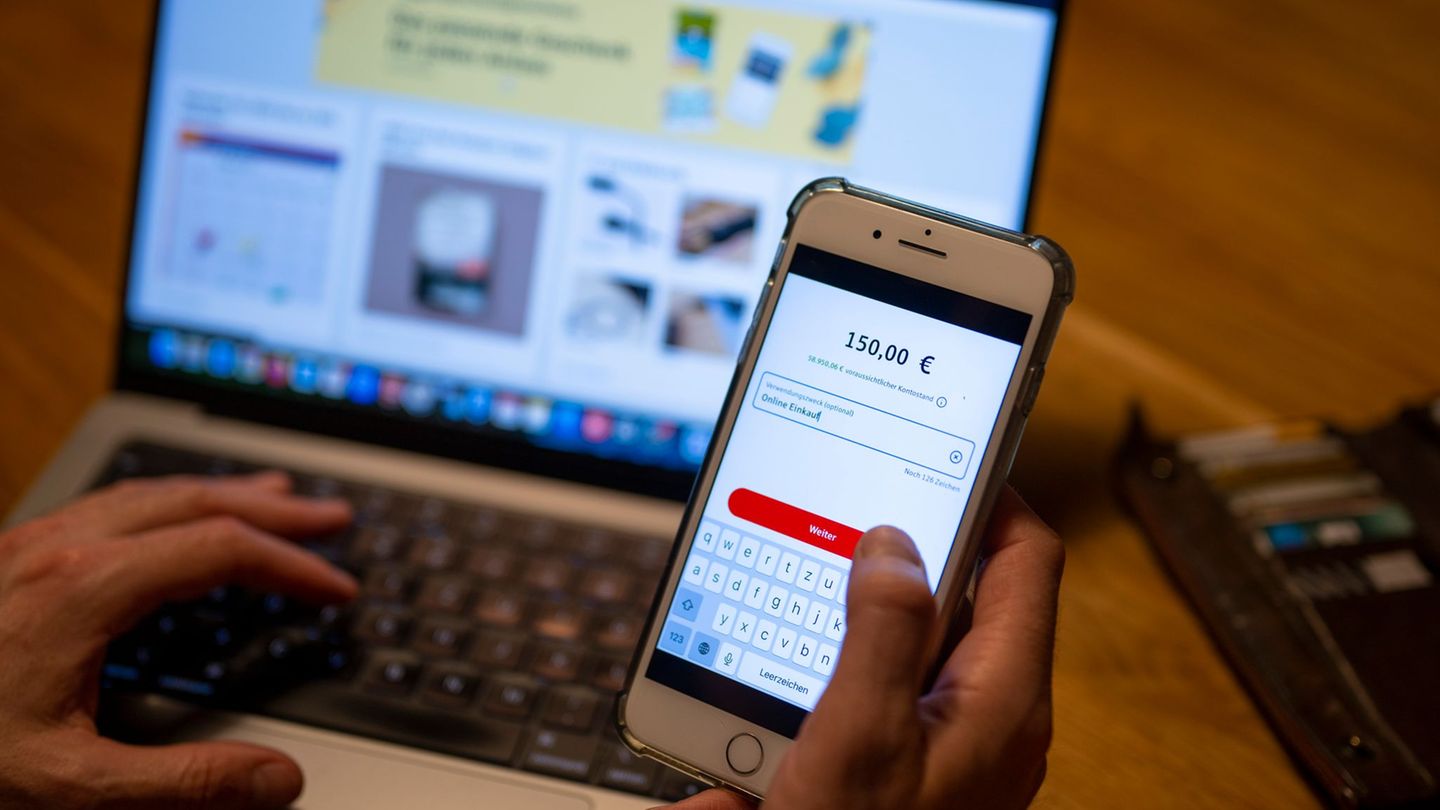 Auch die Verbreitung von Online-Banking führt laut Bundesbank dazu, dass immer mehr Filialen schließen. (Symbolbild) Foto: Monik