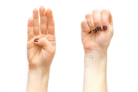 Wenn Sie dieses Handzeichen sehen, benötigt jemand Ihre Hilfe.