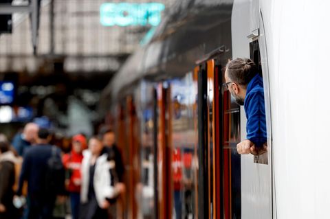 Pendlerpauschale: Ein Zug im Bahnhof (Symbolbild)