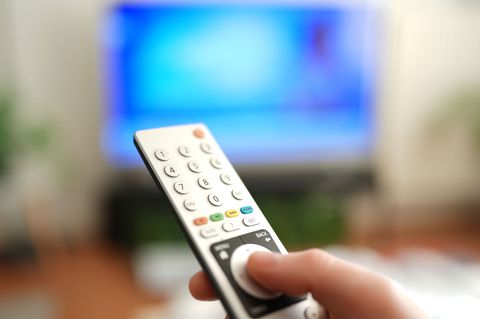 Vier Männer sollen jahrelang Pay-TV-Daten an viele Nutzer weitergegeben haben. Nun wurden Server abgeschaltet und Technik sicher