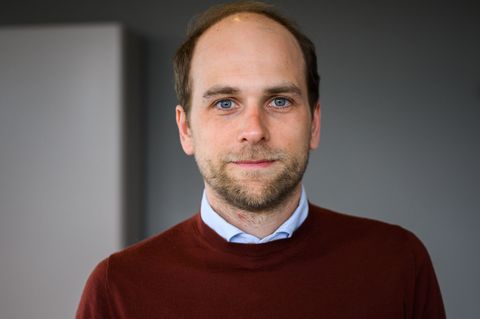 Raoul Roßmann nimmt den Konkurrenten dm im AfD-Streit in Schutz. Foto: Julian Stratenschulte/dpa