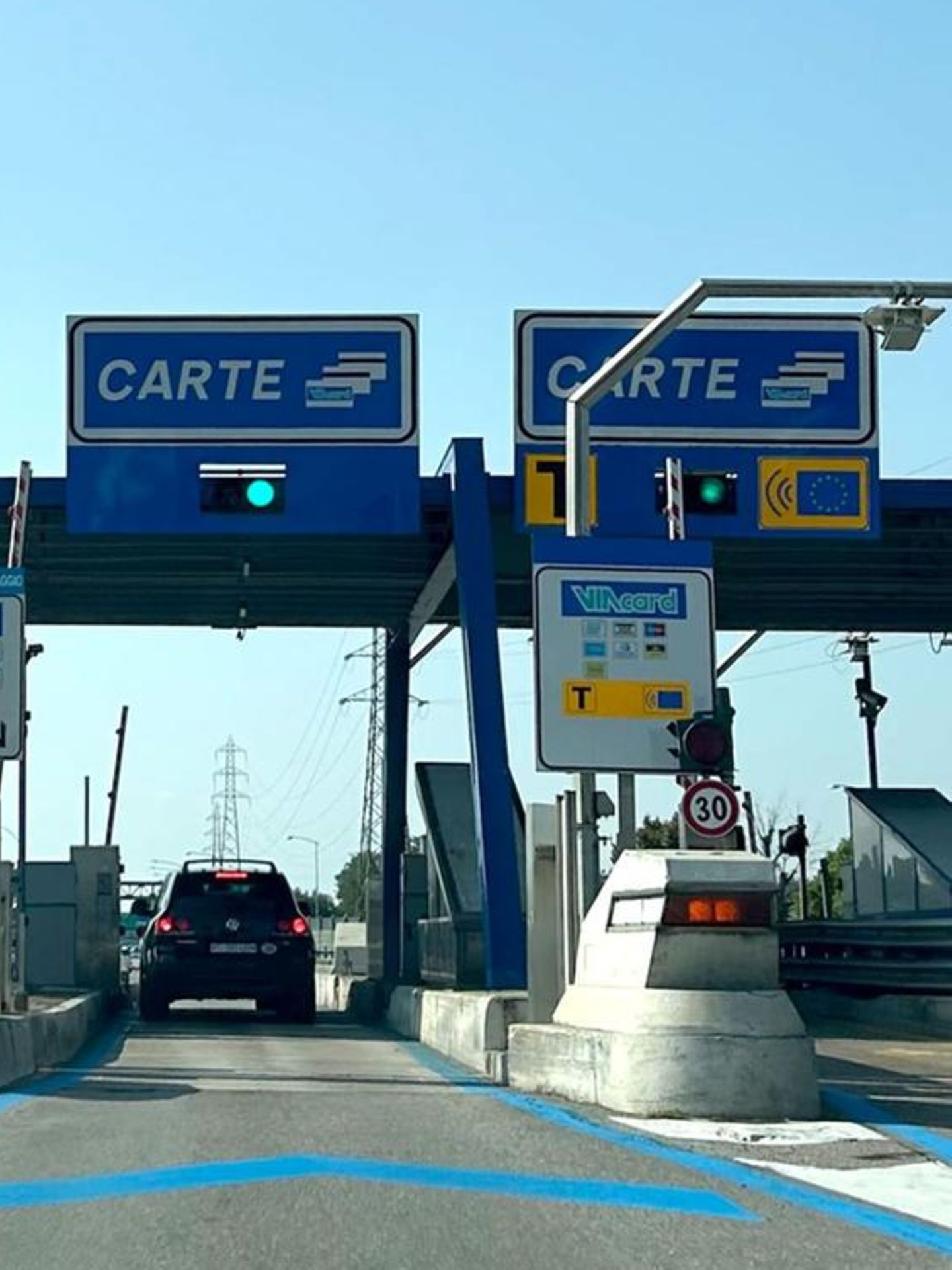 Eine Mautstelle auf der italienischen Autostrada zwischen Mailand und Varese, der ersten modernen Autobahn der Welt