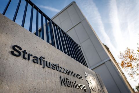 Der mutmaßliche Betrug war bei einer Prüfung der Kassenärztlichen Vereinigung Bayerns (KVB) aufgefallen, diese stellte daraufhin