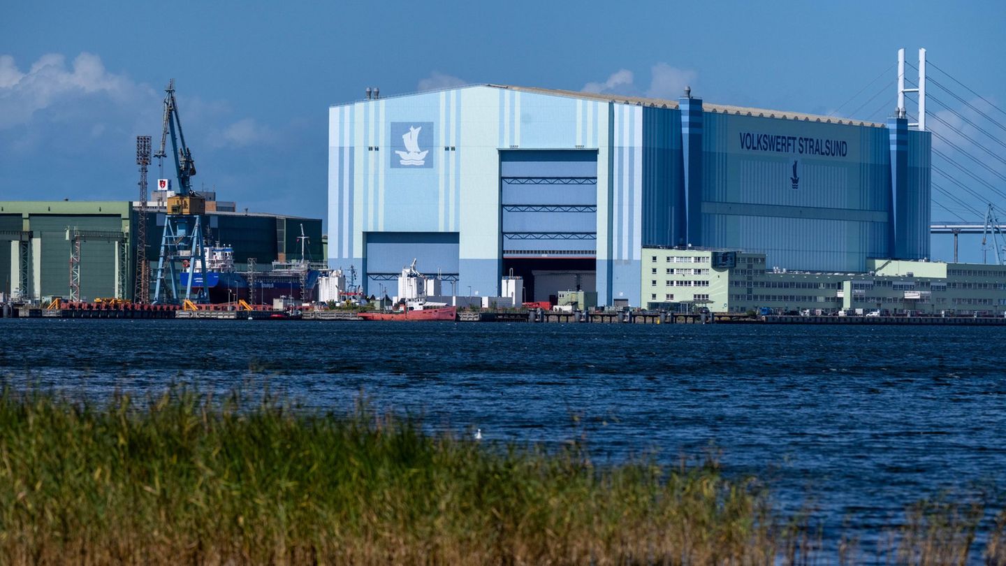 In der großen Schiffbauhalle in Stralsund soll ab kommendem Jahr nach längerer Zeit wieder an einem großen Schiffsneubau gearbei