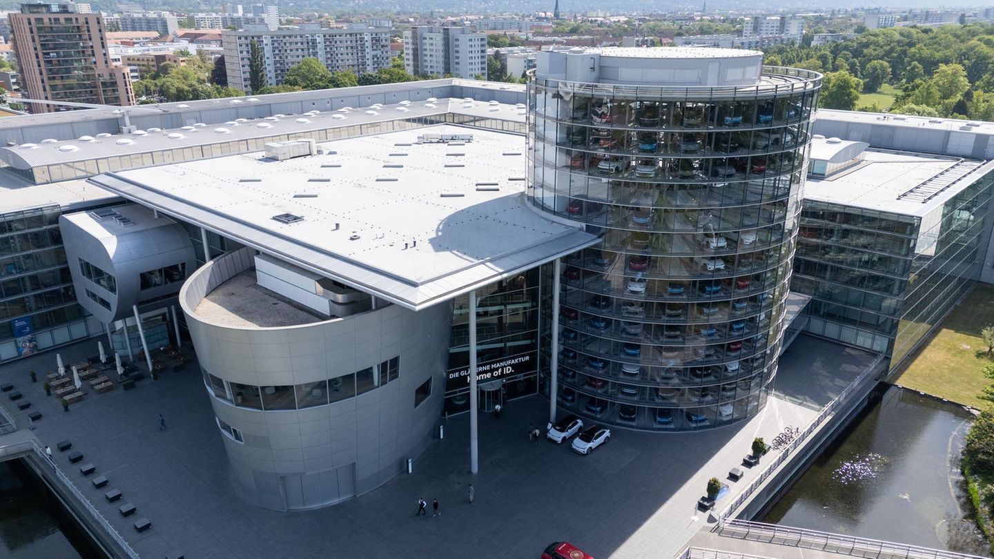 In Zukunft soll die Gläserne Manufaktur von Volkswagen Innovationsstandort sein. (Archivbild) Foto: Sebastian Kahnert/dpa