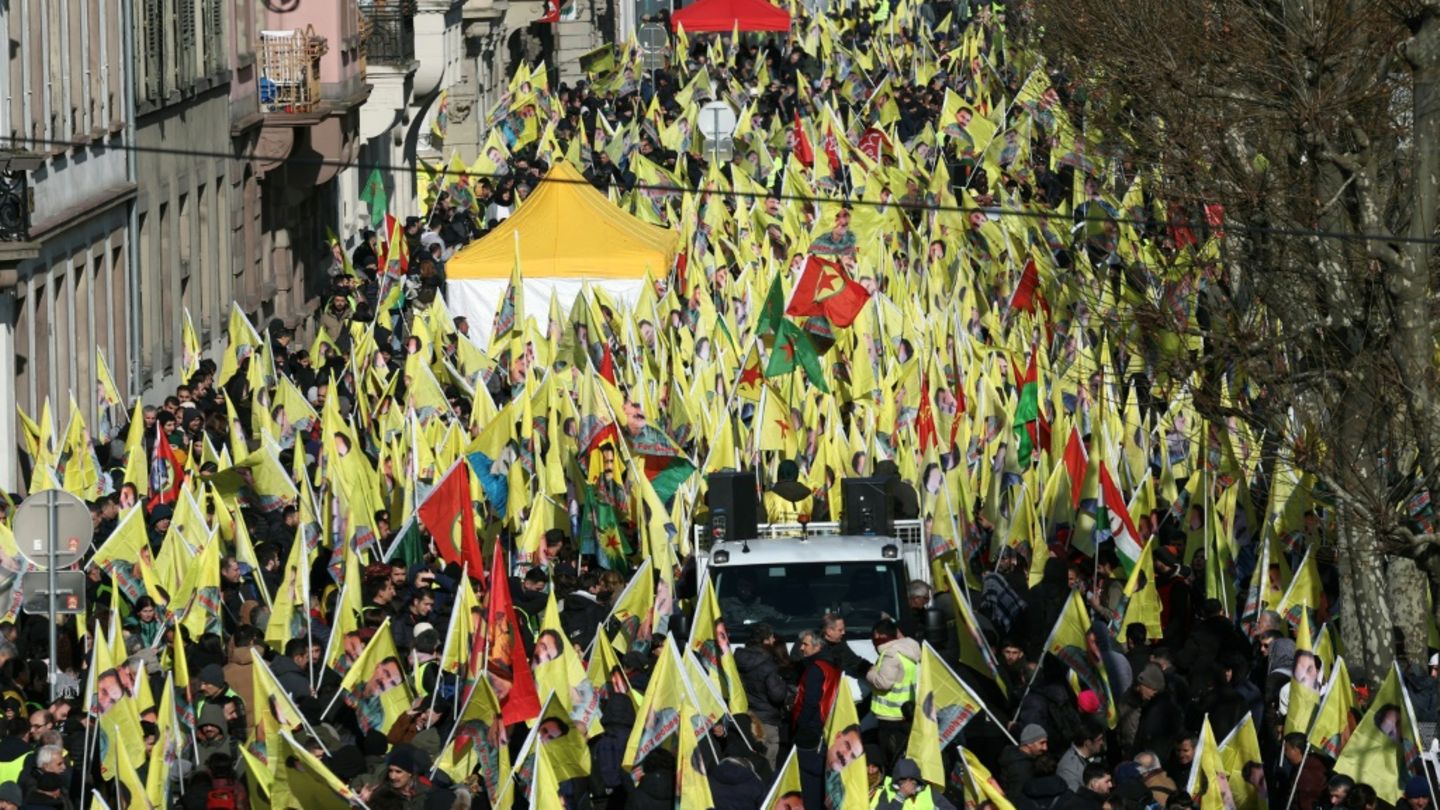 Pro-PKK-Demonstration in Straßburg im Februar