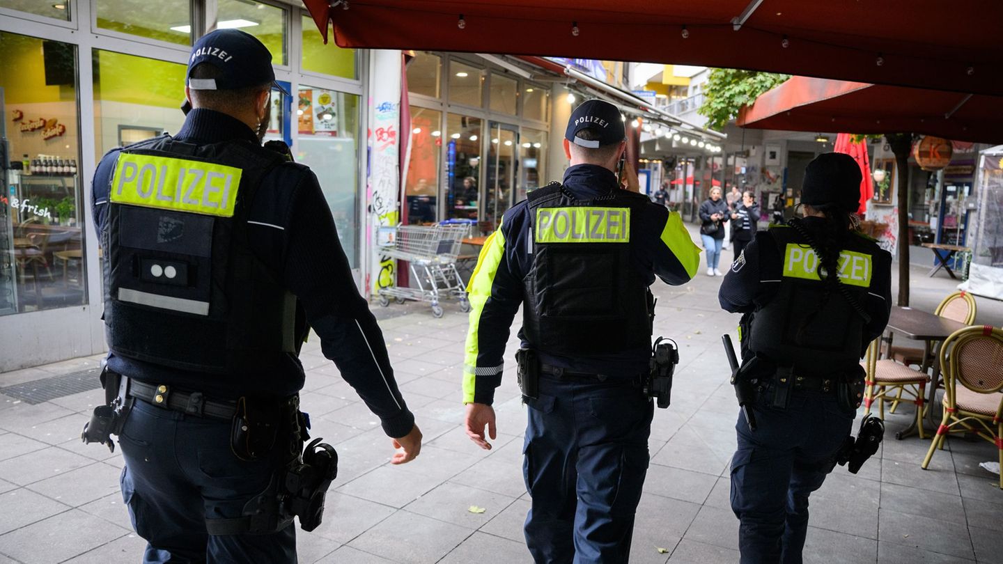 Durch umfangreiche Änderungen des Berliner Sicherheits- und Ordnungsgesetzes (ASOG) erhält die Polizei weitergehende Befugnisse.