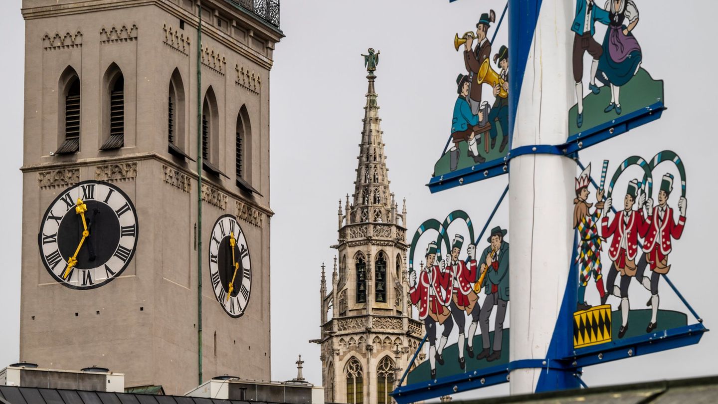 Der Münchner Viktualienmarkt hat seinen Platz im Herzen der Altstadt. (Archivbild) Foto: Peter Kneffel/dpa