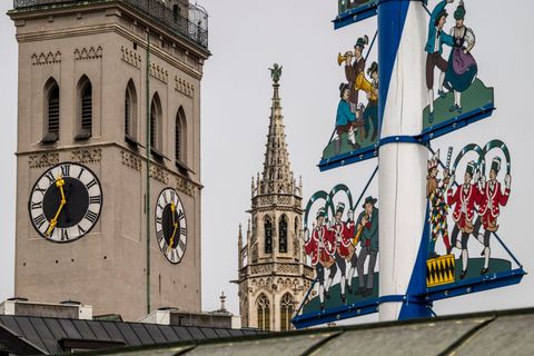 Der Münchner Viktualienmarkt hat seinen Platz im Herzen der Altstadt. (Archivbild) Foto: Peter Kneffel/dpa