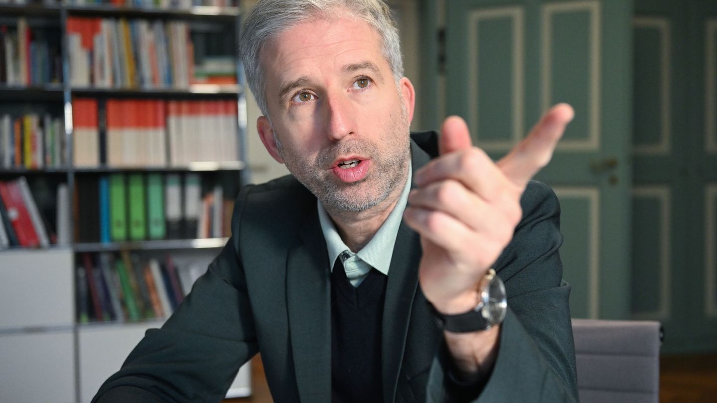 Der Oberbürgermeister von Tübingen ärgert sich über den Datenschutz. (Archivbild) Foto: Bernd Weißbrod/dpa