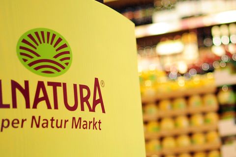 Alnatura will weiter investieren. (Archivbild) Foto: Daniel Reinhardt/dpa