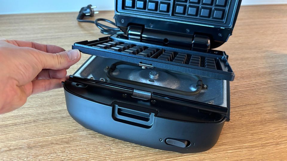 stern Waffeleisen Test: Klicksystem beim Tefal 2-in-1 Wafflemaker