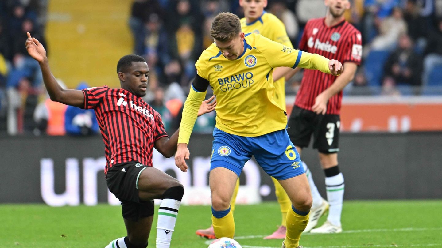 Bleibt in Braunschweig: Die bisherige Nürnberger Leihgabe Florian Flick (r). Foto: Swen Pförtner/dpa