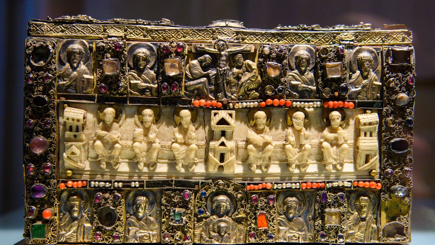 Trotz der laufenden Sanierung der Schatzkammern ist ein Teil des Quedlinburger Domschatzes ausgestellt. Foto: Klaus-Dietmar Gabb