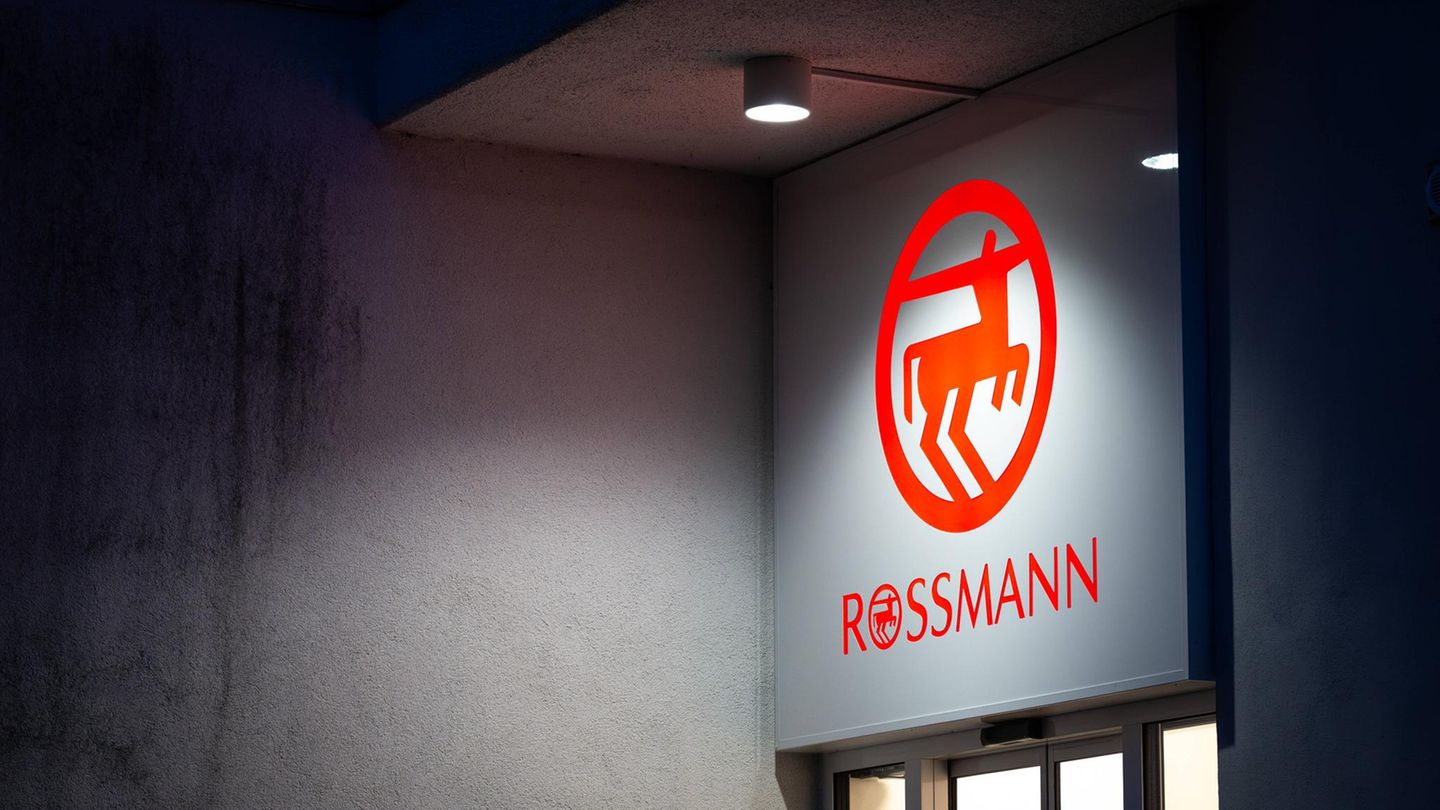 Die Drogerieketten Rossmann und dm standen zuletzt wegen ihres Umgangs mit dem Verband der Familienunternehmer im Fokus