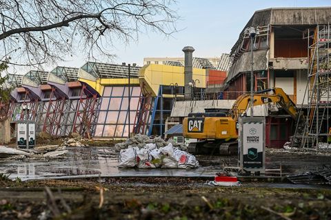 Über das ehemalige Sport- und Erholungszentrum (SEZ) in Berlin-Friedrichshain wird weiter gestritten. (Archivbild) Foto: Jens Ka